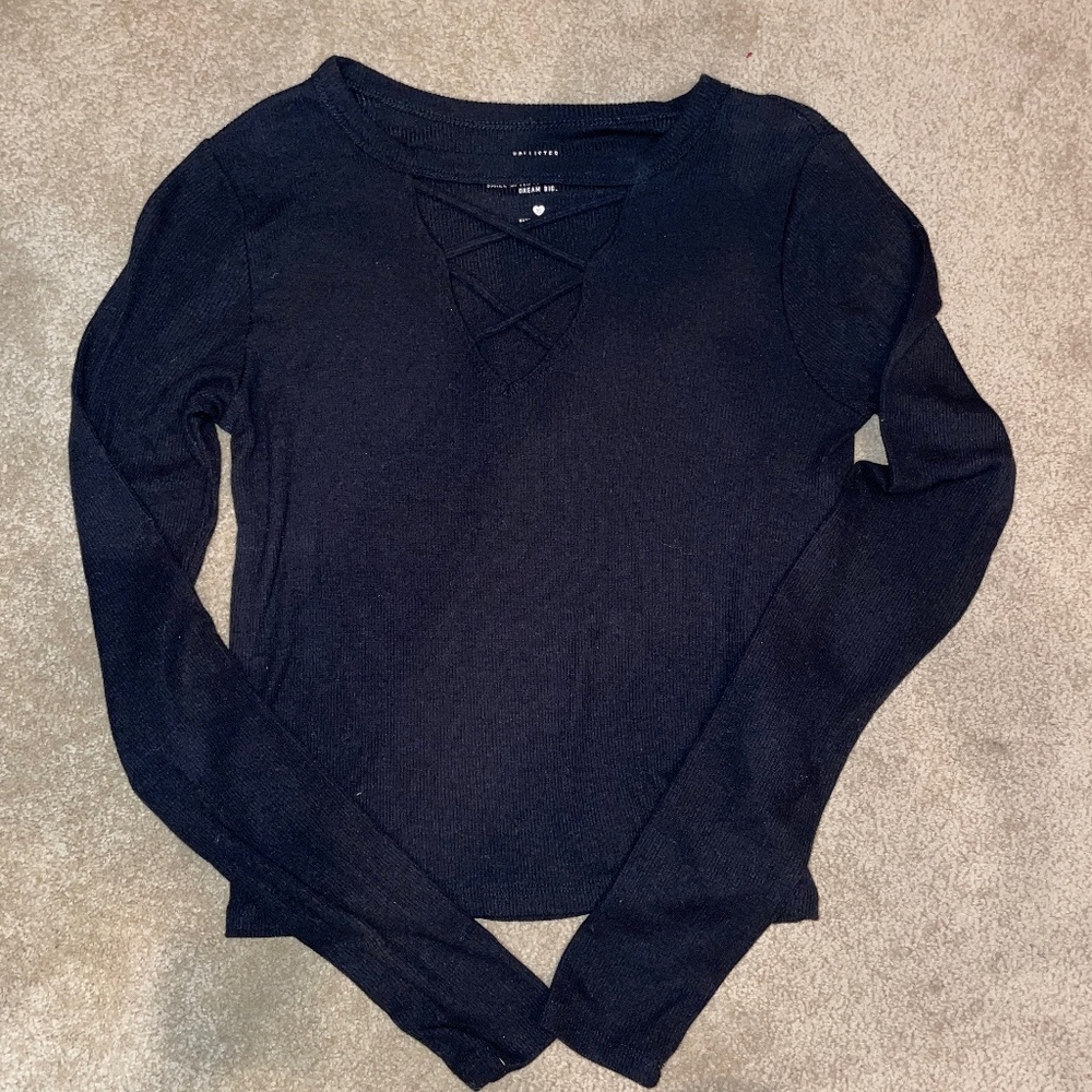Black longsleeve crop top